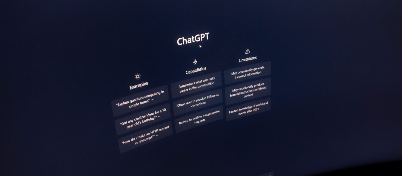 hatGPT Ads ya está en España desde agosto de 2026. Qué son los anuncios en ChatGPT, cómo se segmentan por contexto y cuánto cuesta anunciarse ya